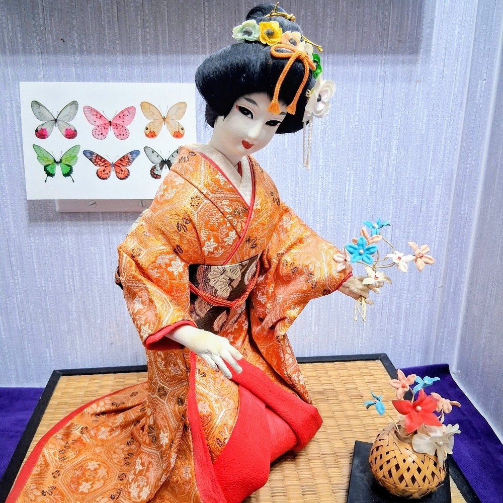 Vintage Japanese Geisha Nishi Doll Oyama Tatami Mat & Flowers - Picture 9 of 16